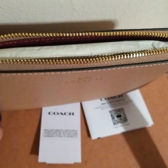 Corner Zip Wristlet - Picture 2 of 4